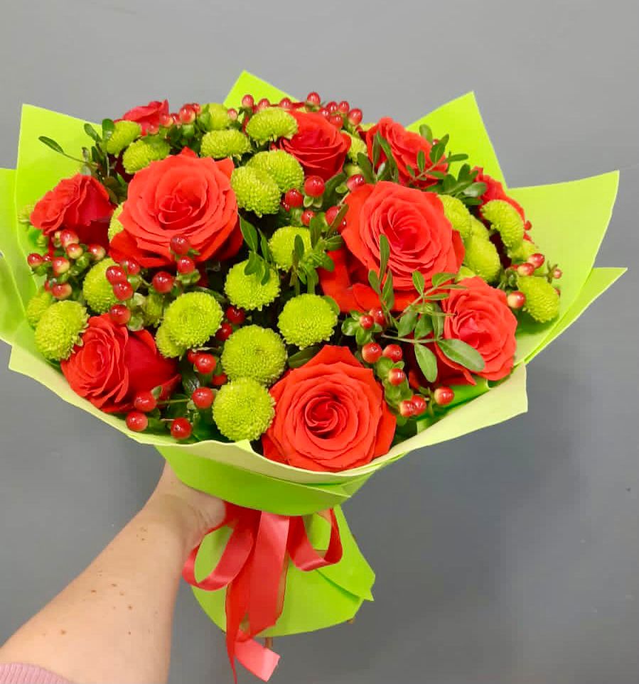 Букет цветов из: Хризантемы и Розы в Кабардинка