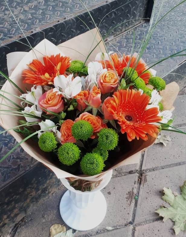Букет цветов из: Герберы, Хризантемы, Альстромерии и Розы в Кабардинка