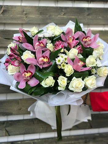 Букет цветов из: Розы и Хризантемы в Кабардинка