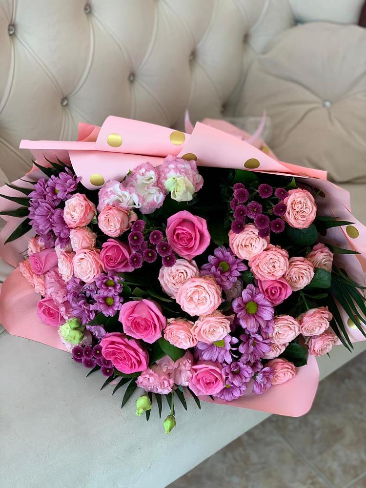 Букет цветов из: Хризантемы, Розы и Лизиантусы в Кабардинка