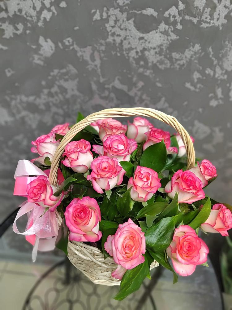Цветочная композиция из Розы в корзине в Кабардинка