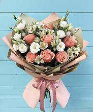 Букет цветов из:  Розы, Альстромерии и Лизиантусы в Кабардинка
