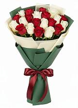 Букет Микс из красных и белых роз в Кабардинка