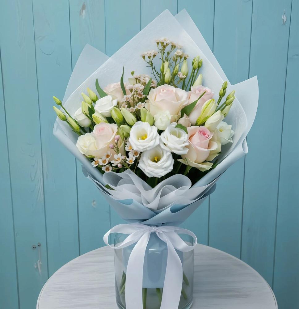 Букет цветов из: Розы и Лизиантусы в Кабардинка