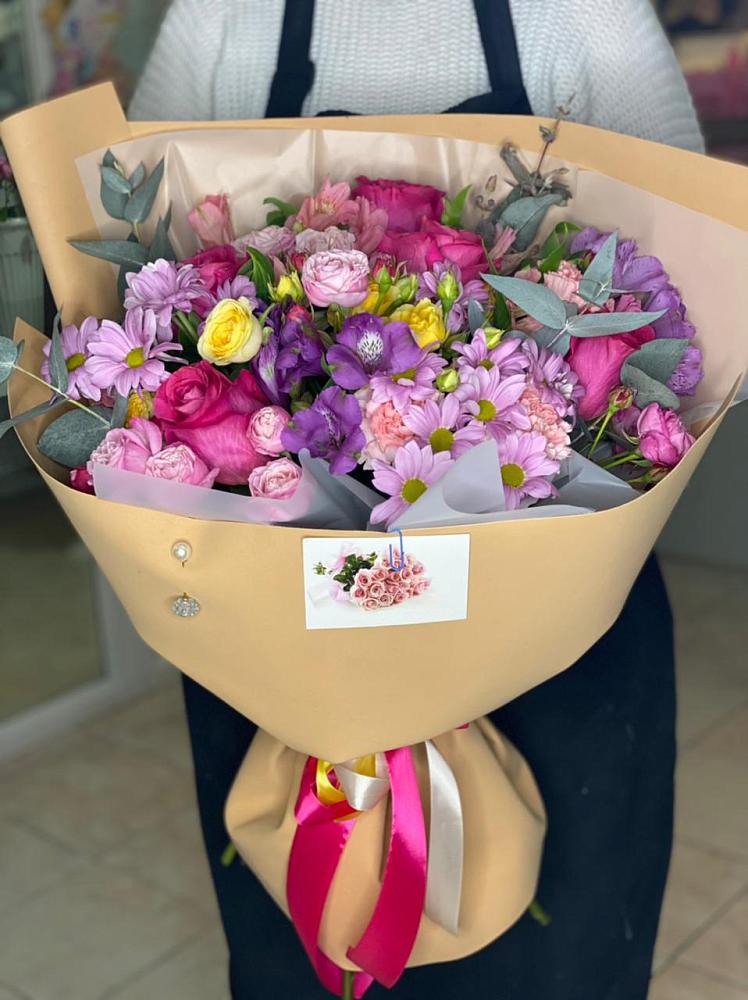 Букет цветов из: Хризантемы, Гвоздики и Альстромерии в Кабардинка