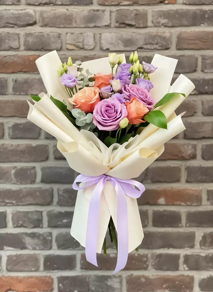 Букет цветов из: Лизиантусы и Розы в Кабардинка