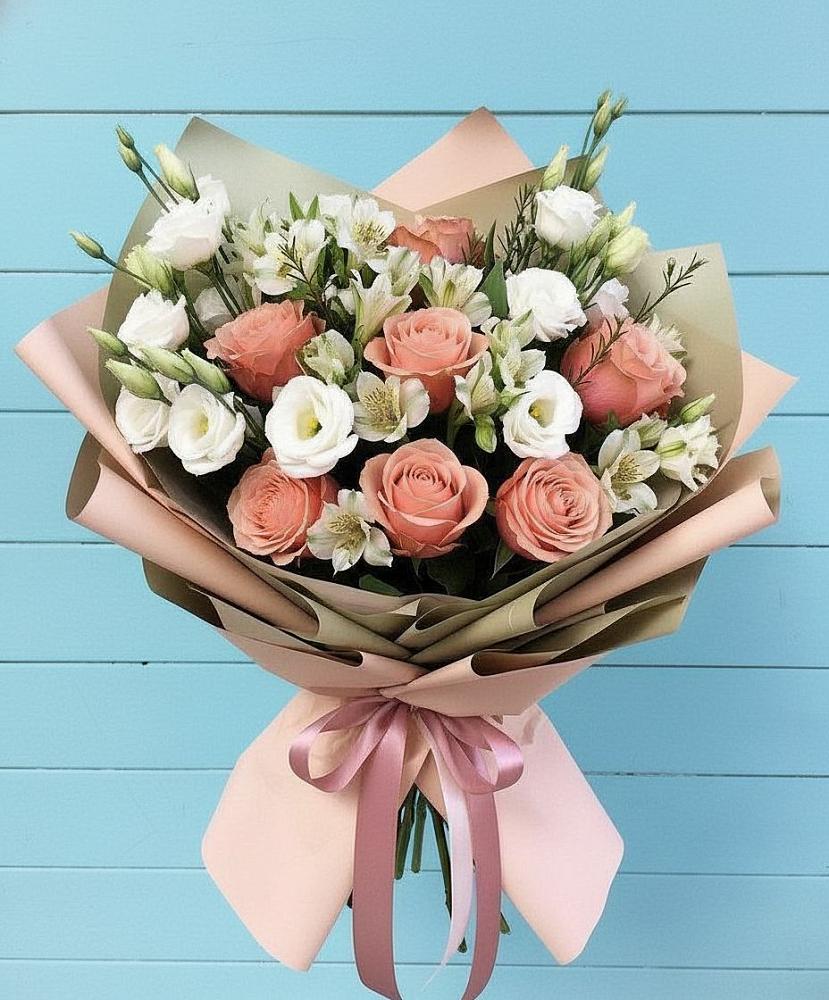 Букет цветов из: Розы, Альстромерии и Лизиантусы в Кабардинка