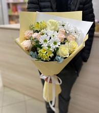 Букет цветов из:  Альстромерии, Розы и Хризантемы в Кабардинка