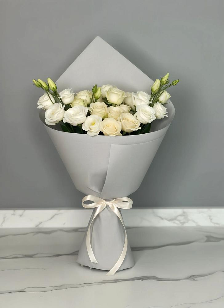 Букет цветов из: Розы и Лизиантусы в Кабардинка