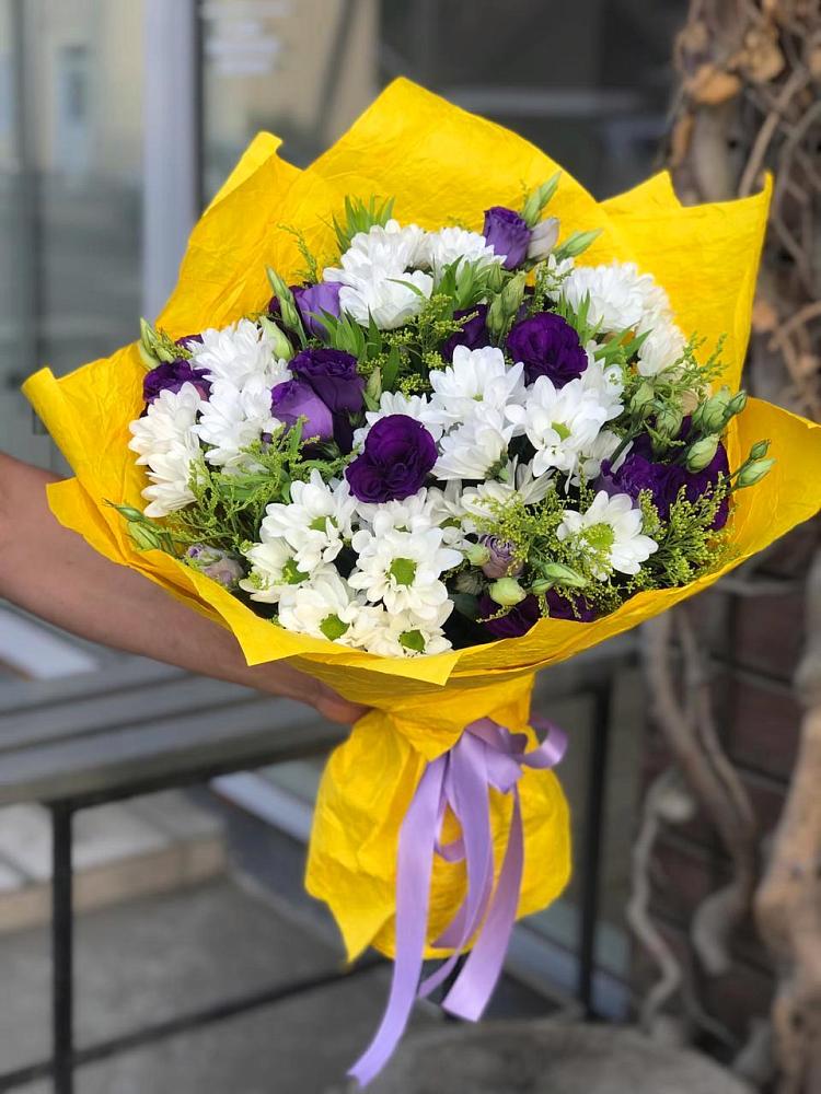 Букет цветов из: Ирисы, Хризантемы и Ромашки в Кабардинка