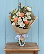 Букет цветов из:  Альстромерии, Лизиантусы, Розы и Хризантемы #REPLACE_PRED# Кабардинка