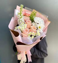 Букет цветов из:  Хризантемы и Розы в Кабардинка