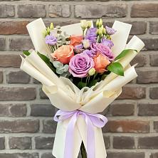 Букет цветов из:  Лизиантусы и Розы в Кабардинка