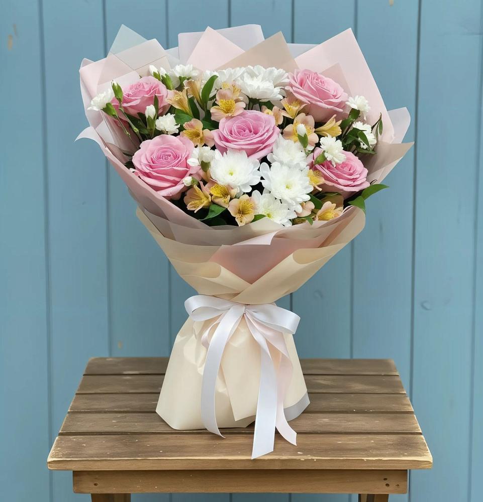 Букет цветов из: Гвоздики, Орхидеи и Розы в Кабардинка