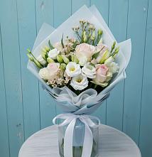 Букет цветов из:  Розы и Лизиантусы в Кабардинка