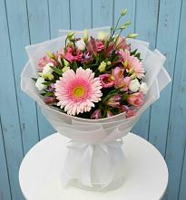 Букет цветов из:  Герберы, Альстромерии и Лизиантусы в Кабардинка