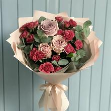 Букет цветов из:  Гвоздики и Розы в Кабардинка