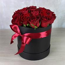 Цветочная композиция из Розы в шляпной коробке в Кабардинка