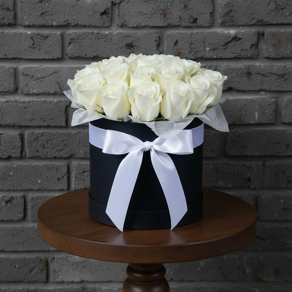 Цветочная композиция из Розы в шляпной коробке в Кабардинка