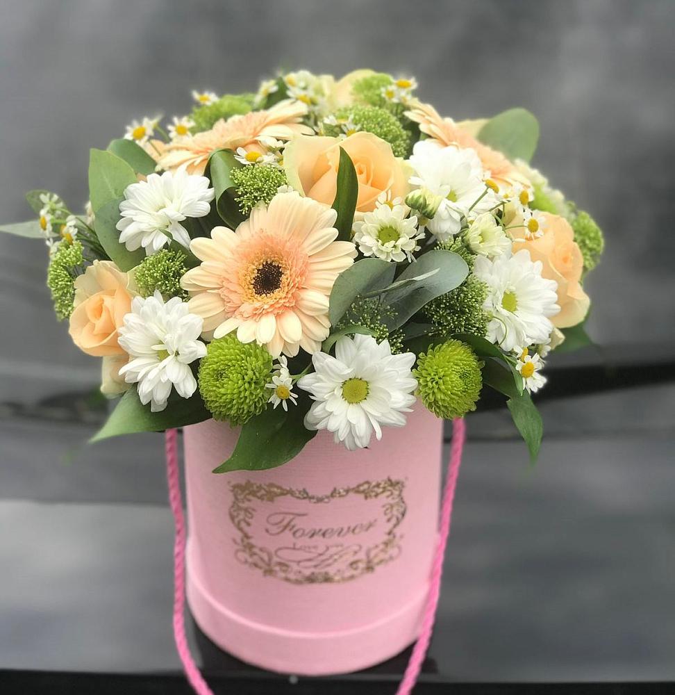 Цветочная композиция из Розы, Герберы и Хризантемы в шляпной коробке в Кабардинка