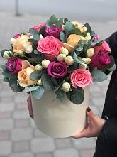 Цветочная композиция из Розы в шляпной коробке в Кабардинка