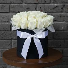 Цветочная композиция из Розы в шляпной коробке в Кабардинка